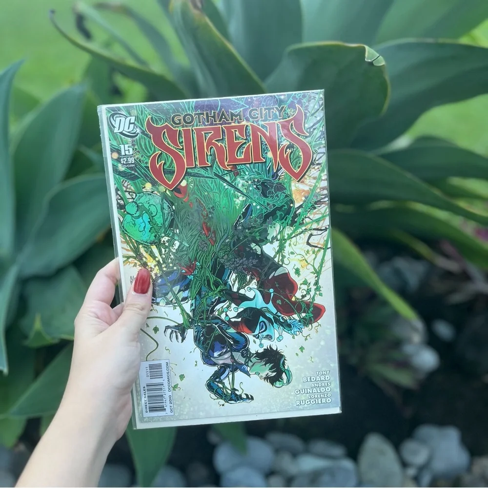 NEW Gotham City Sirens #15 (Oct 2010) Comic Book